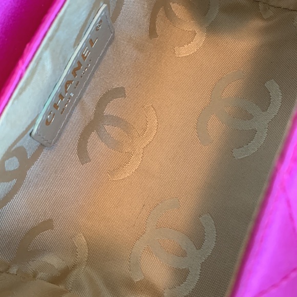 CHANEL 💕 Hot Pink Fuchsia Magenta Barbicore Barrel Vegan Quilted Silk Gold HW - Picture 14 of 16